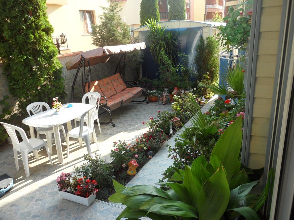 Sianie Guest House Ravda ภายนอก รูปภาพ
